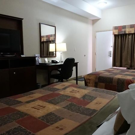 รามาดา บาย วินด์แฮม วีย์เบิร์น Hotel Weyburn ภายนอก รูปภาพ