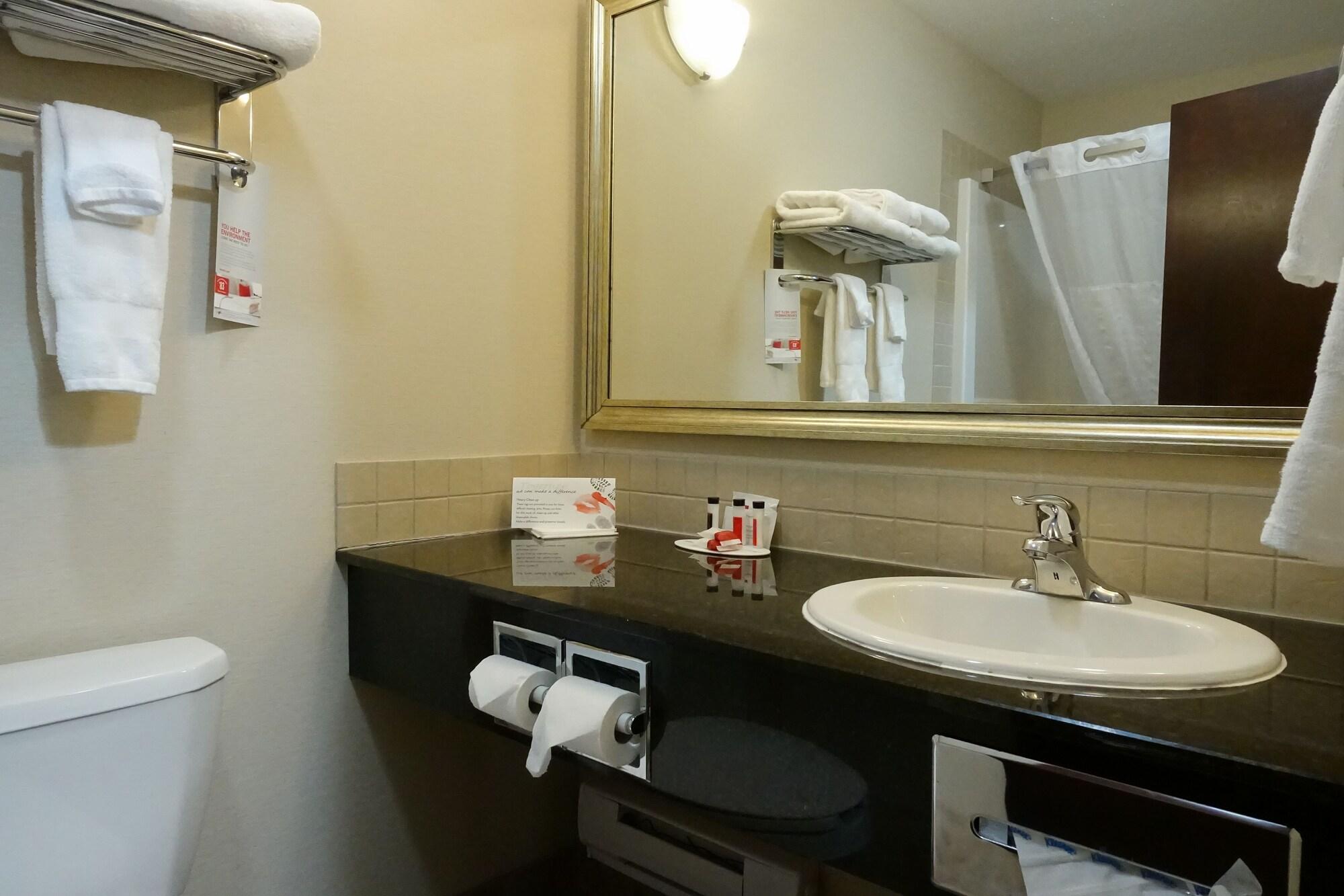 รามาดา บาย วินด์แฮม วีย์เบิร์น Hotel Weyburn ภายนอก รูปภาพ
