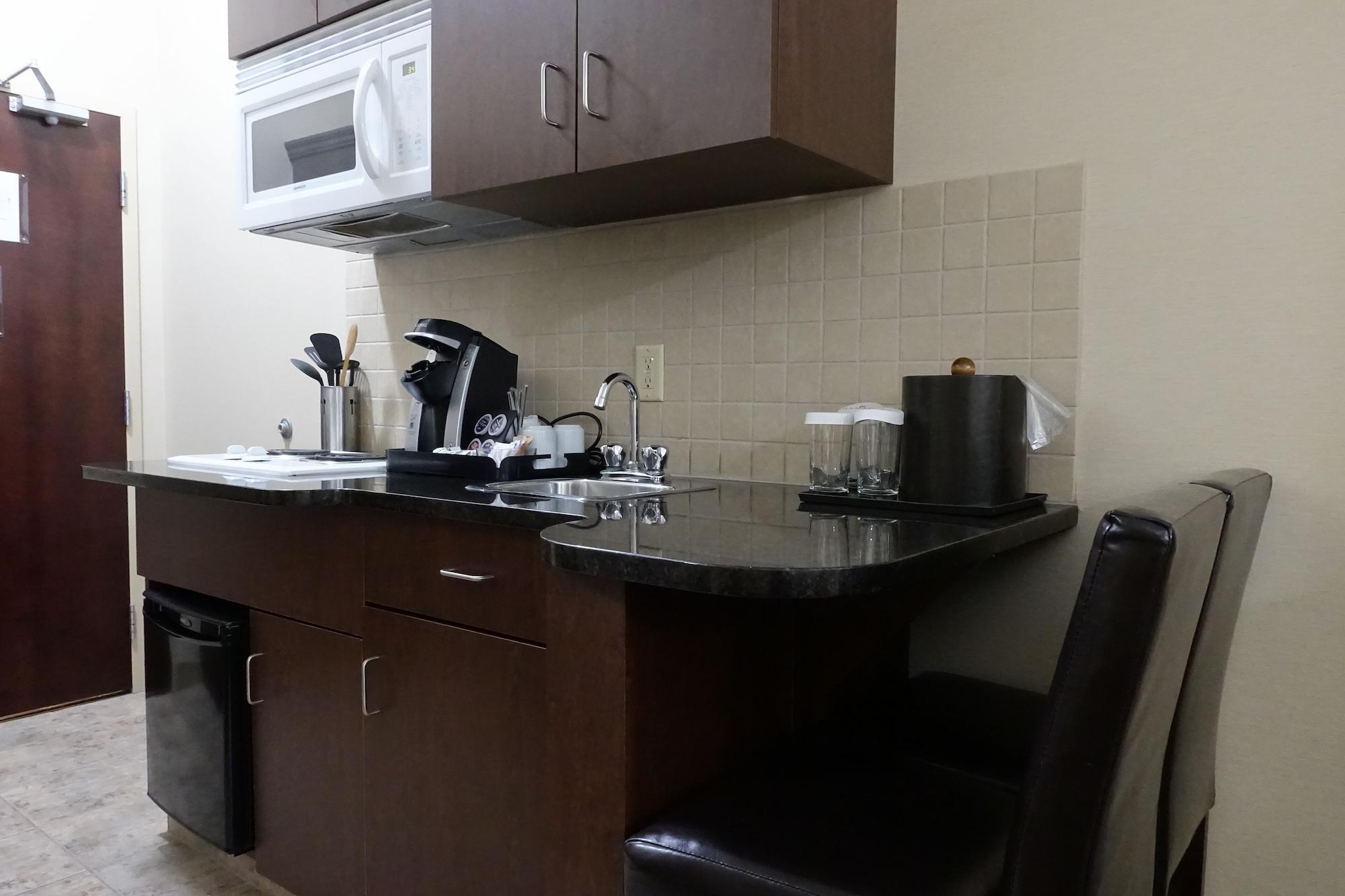 รามาดา บาย วินด์แฮม วีย์เบิร์น Hotel Weyburn ภายนอก รูปภาพ