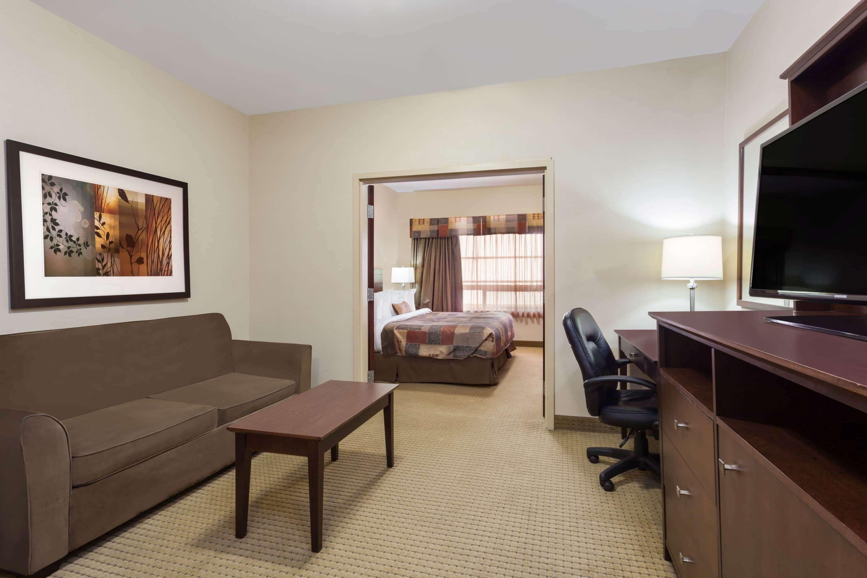 รามาดา บาย วินด์แฮม วีย์เบิร์น Hotel Weyburn ภายนอก รูปภาพ