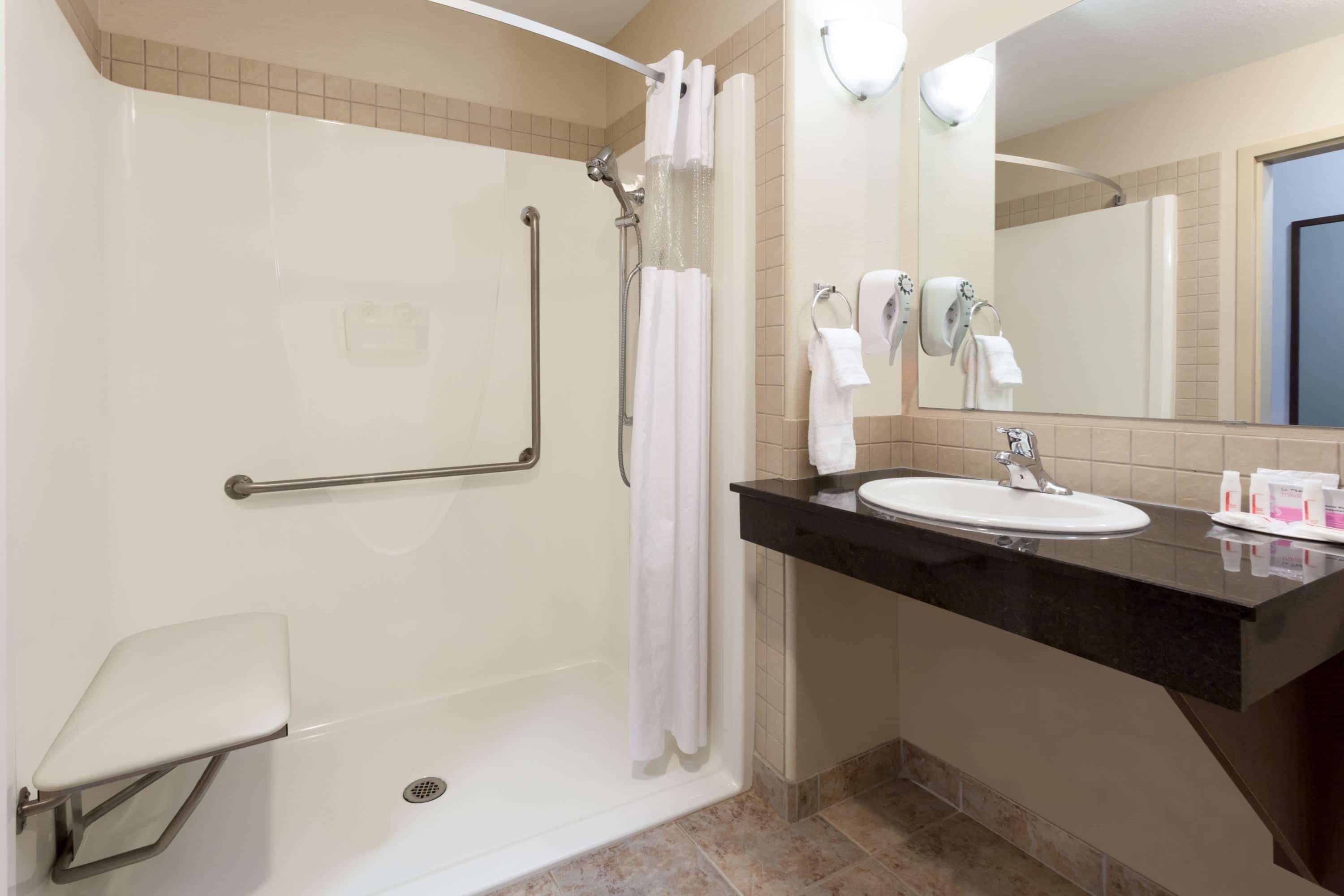 รามาดา บาย วินด์แฮม วีย์เบิร์น Hotel Weyburn ภายนอก รูปภาพ