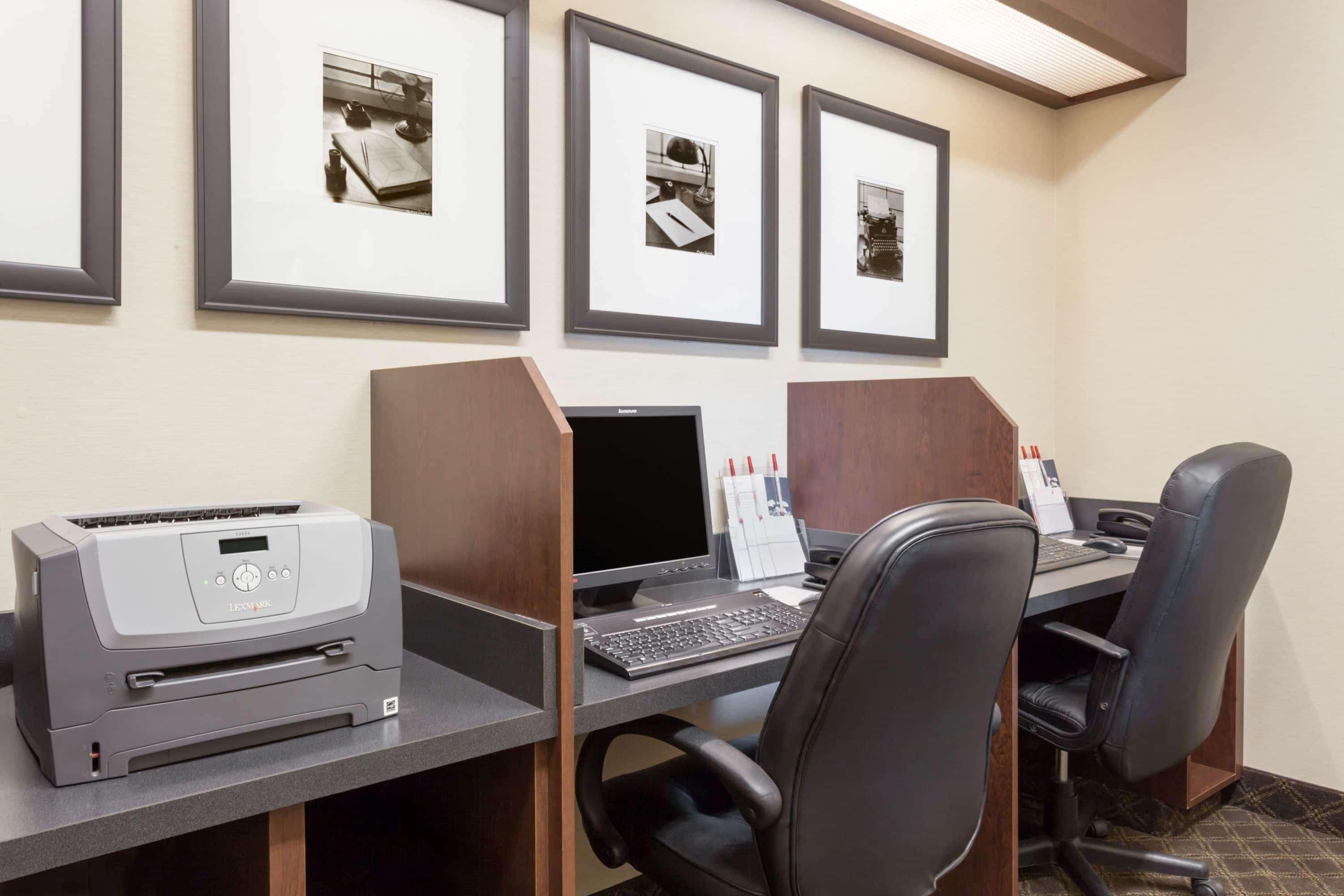 รามาดา บาย วินด์แฮม วีย์เบิร์น Hotel Weyburn ภายนอก รูปภาพ
