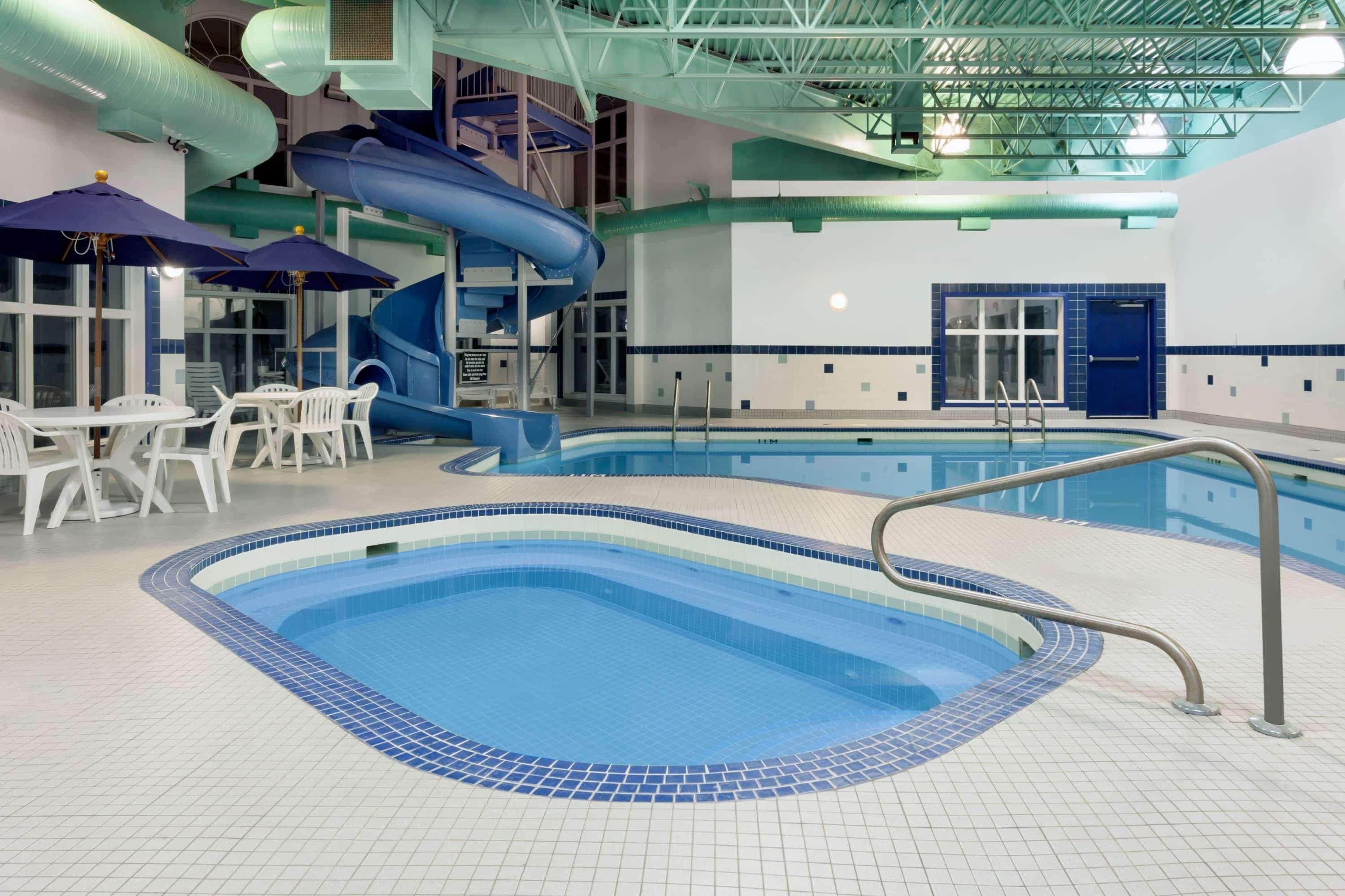 รามาดา บาย วินด์แฮม วีย์เบิร์น Hotel Weyburn ภายนอก รูปภาพ