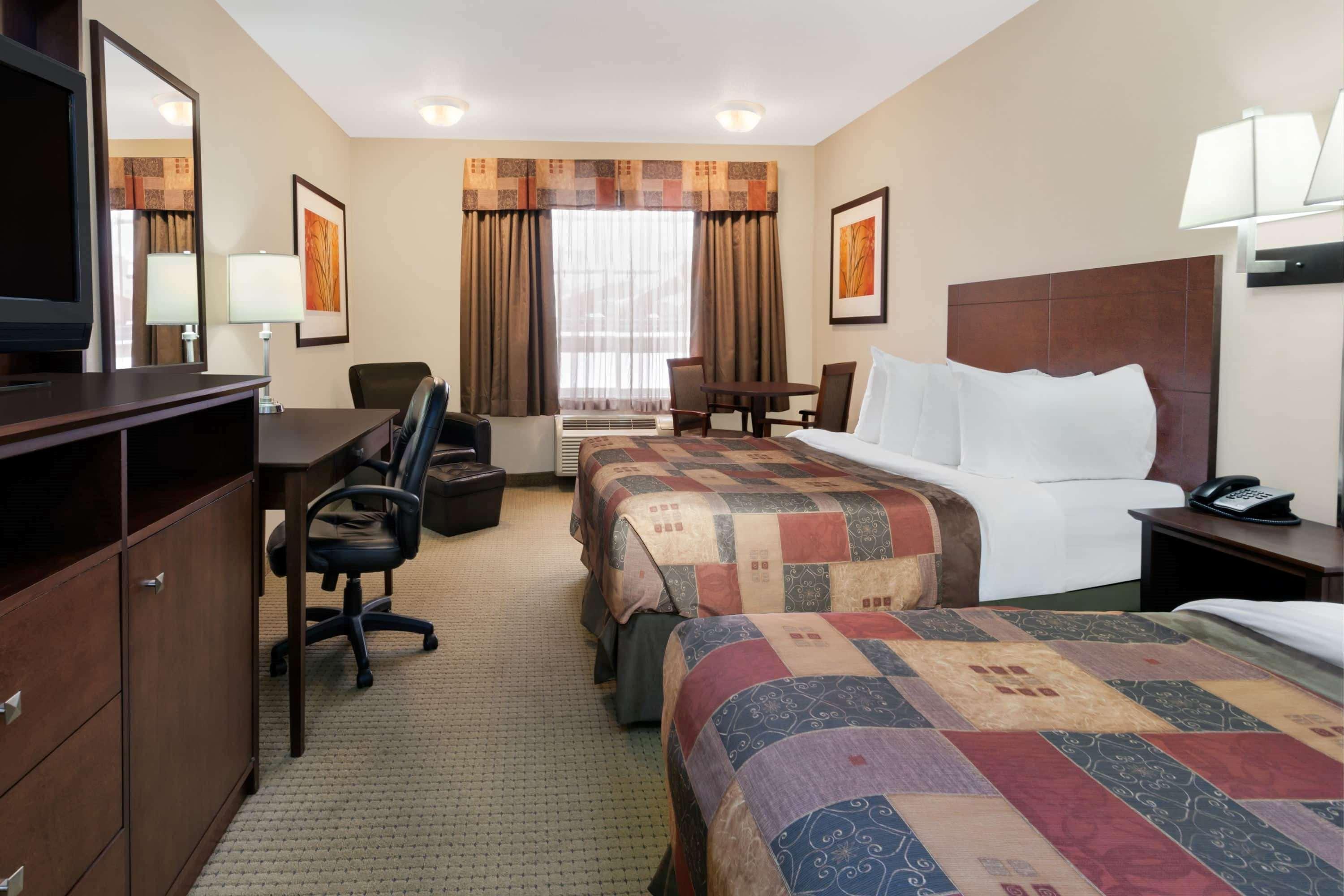 รามาดา บาย วินด์แฮม วีย์เบิร์น Hotel Weyburn ภายนอก รูปภาพ