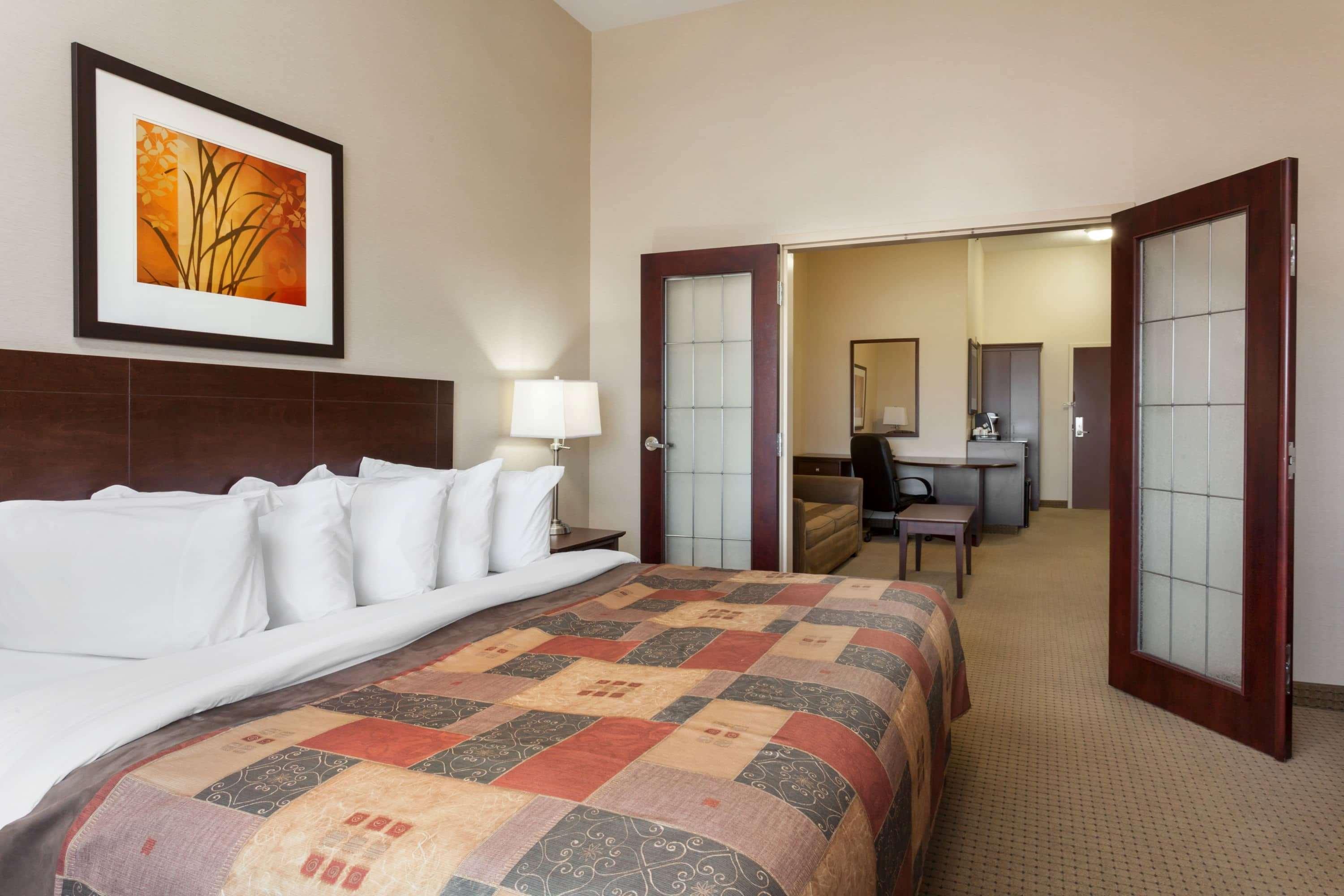 รามาดา บาย วินด์แฮม วีย์เบิร์น Hotel Weyburn ภายนอก รูปภาพ