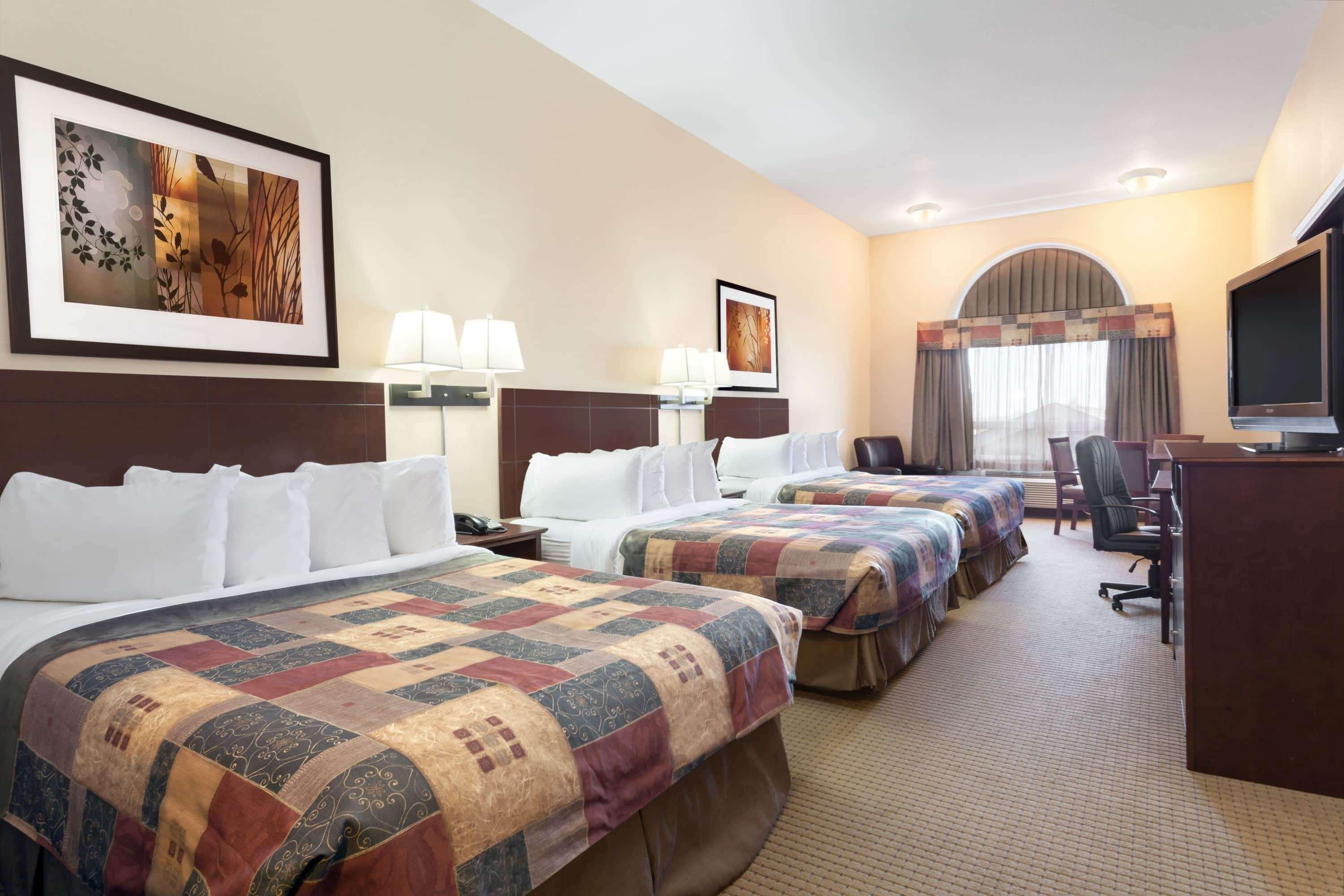 รามาดา บาย วินด์แฮม วีย์เบิร์น Hotel Weyburn ภายนอก รูปภาพ