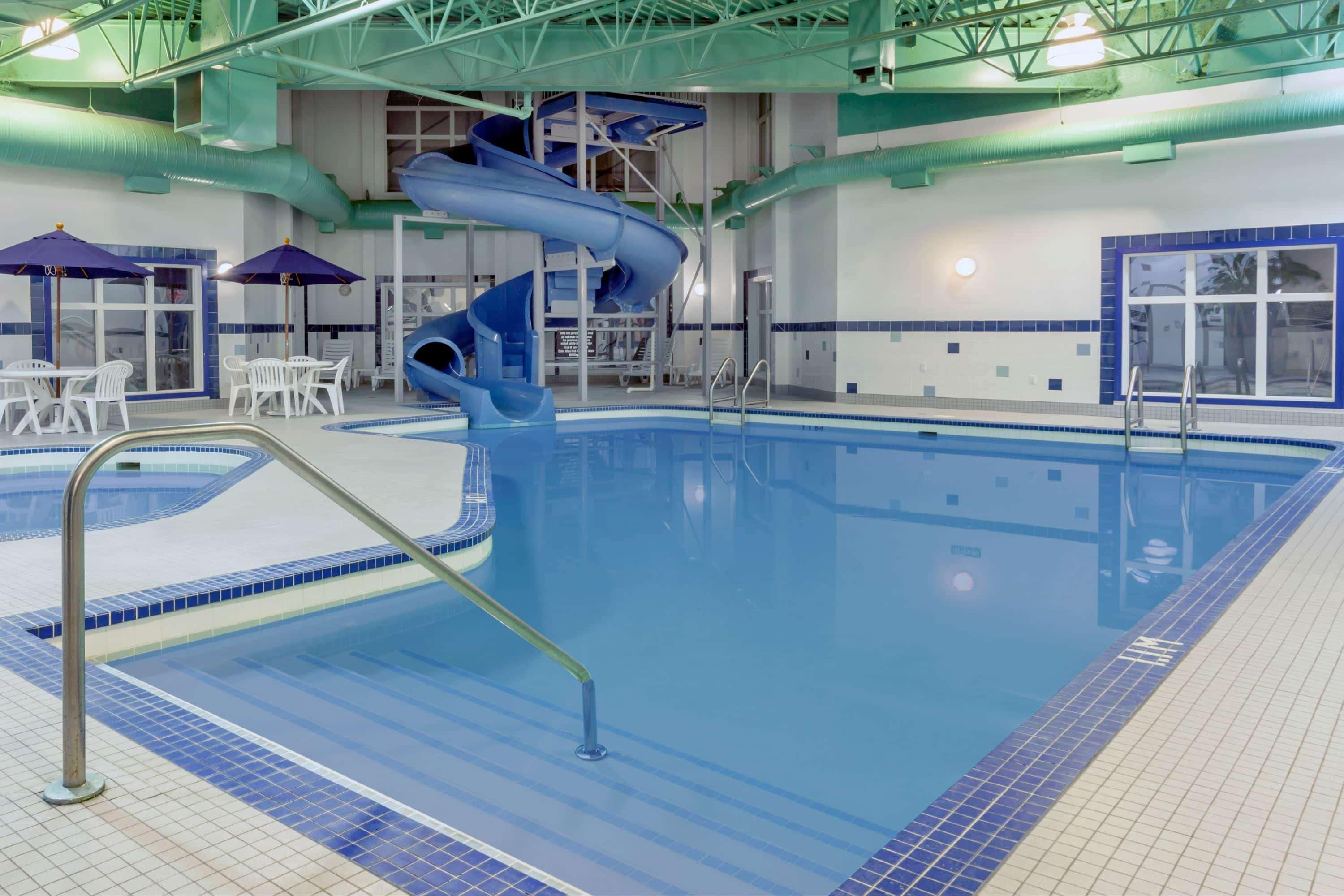 รามาดา บาย วินด์แฮม วีย์เบิร์น Hotel Weyburn ภายนอก รูปภาพ