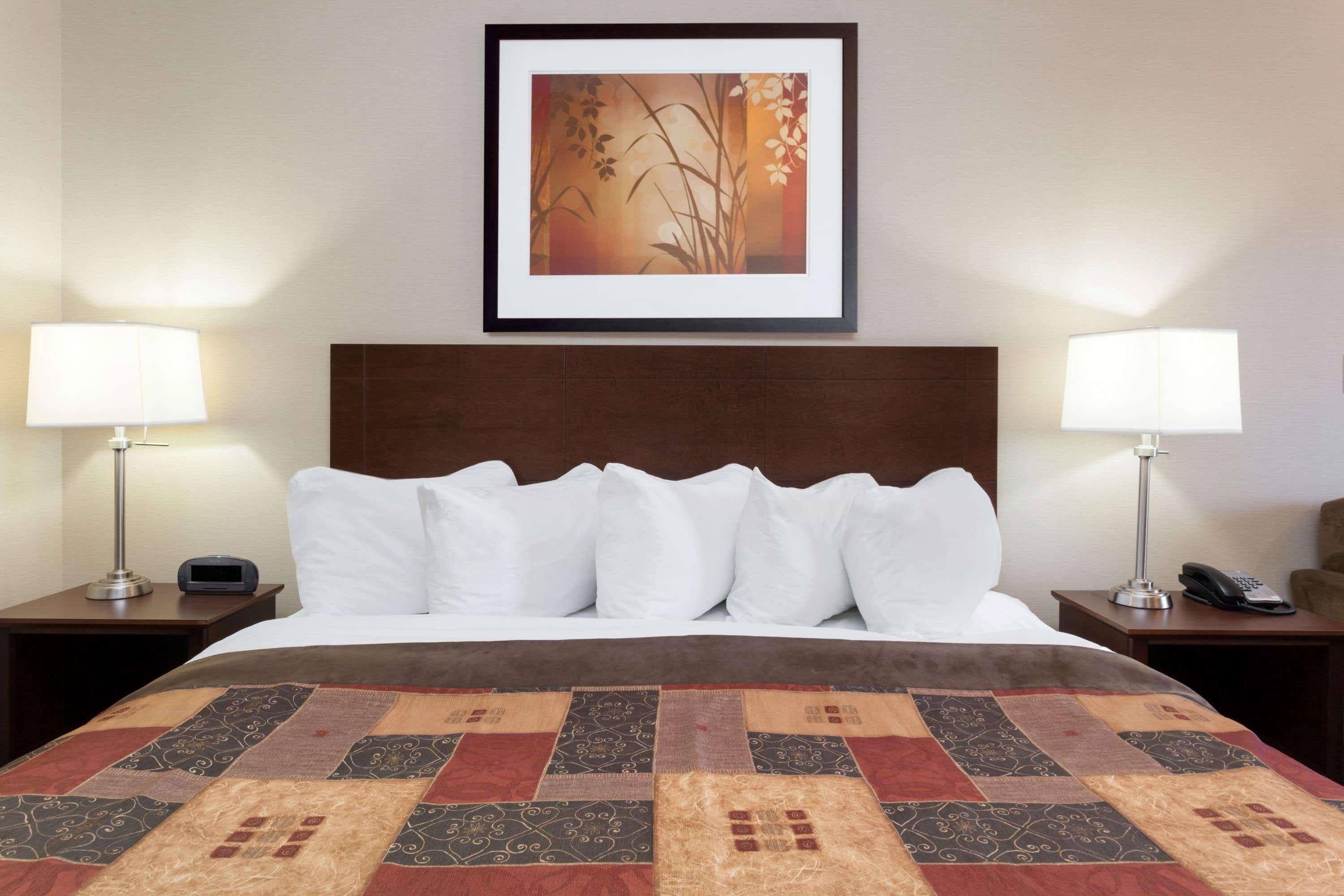 รามาดา บาย วินด์แฮม วีย์เบิร์น Hotel Weyburn ภายนอก รูปภาพ