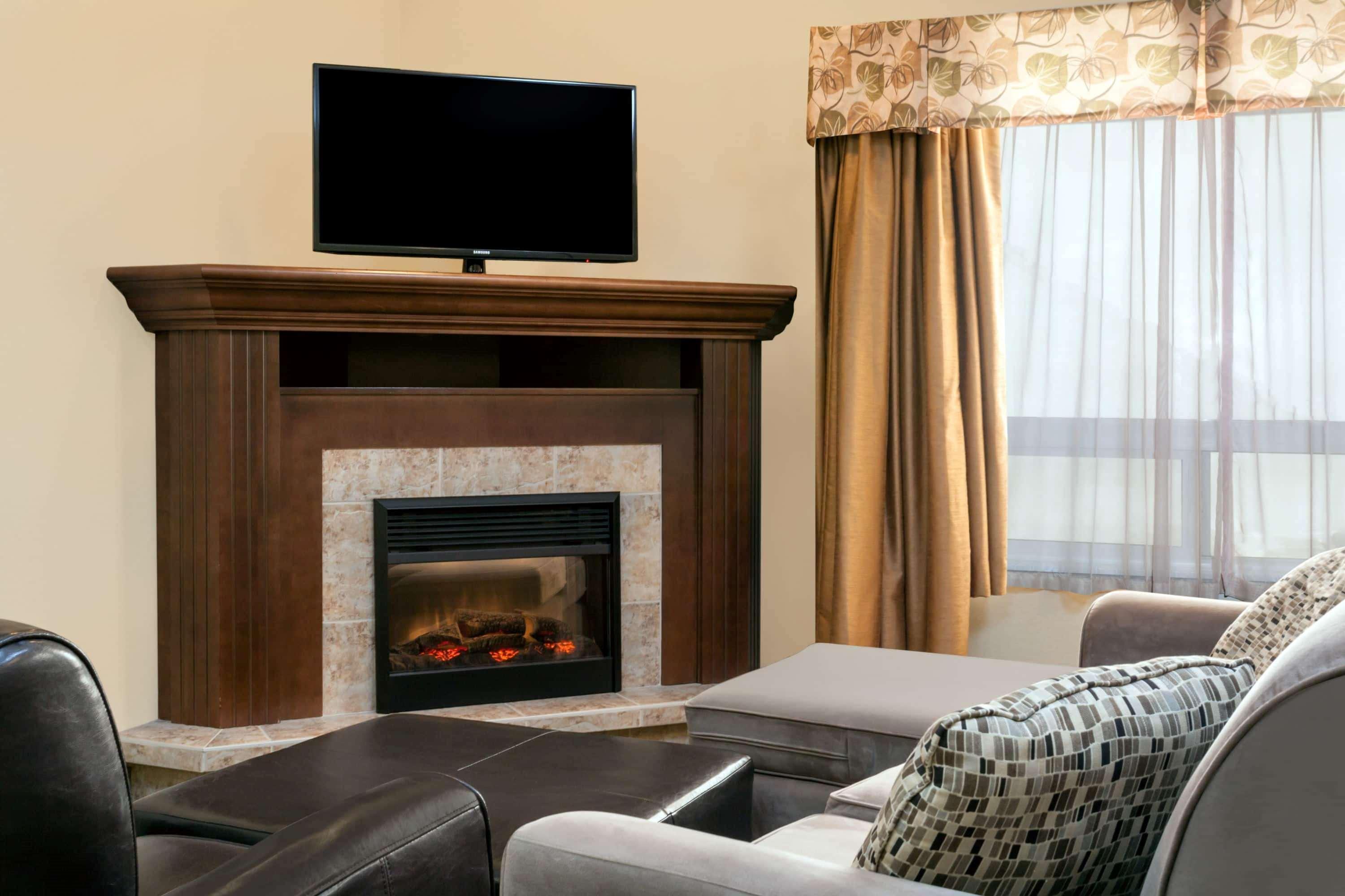 รามาดา บาย วินด์แฮม วีย์เบิร์น Hotel Weyburn ภายนอก รูปภาพ