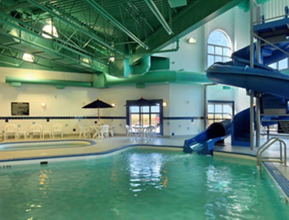 รามาดา บาย วินด์แฮม วีย์เบิร์น Hotel Weyburn ภายนอก รูปภาพ
