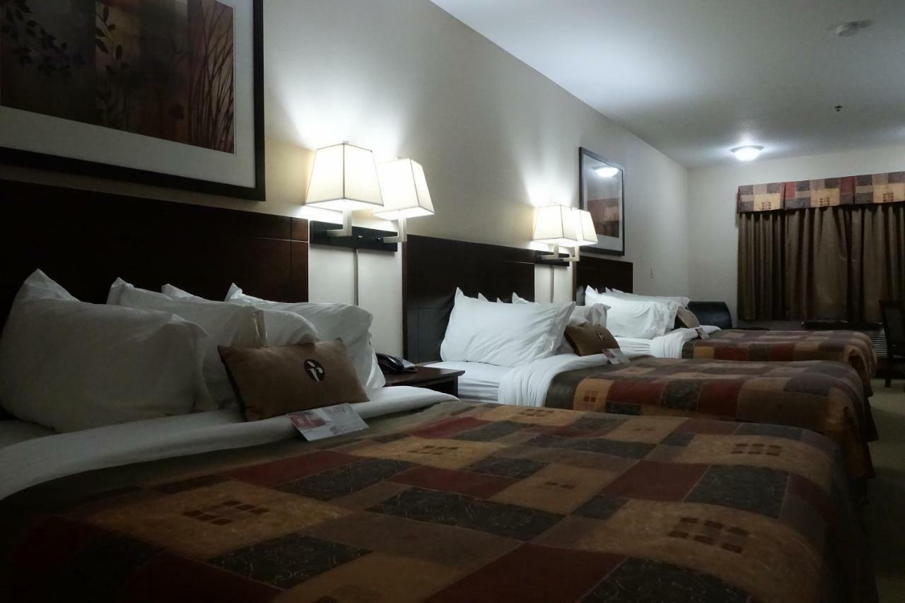 รามาดา บาย วินด์แฮม วีย์เบิร์น Hotel Weyburn ภายนอก รูปภาพ