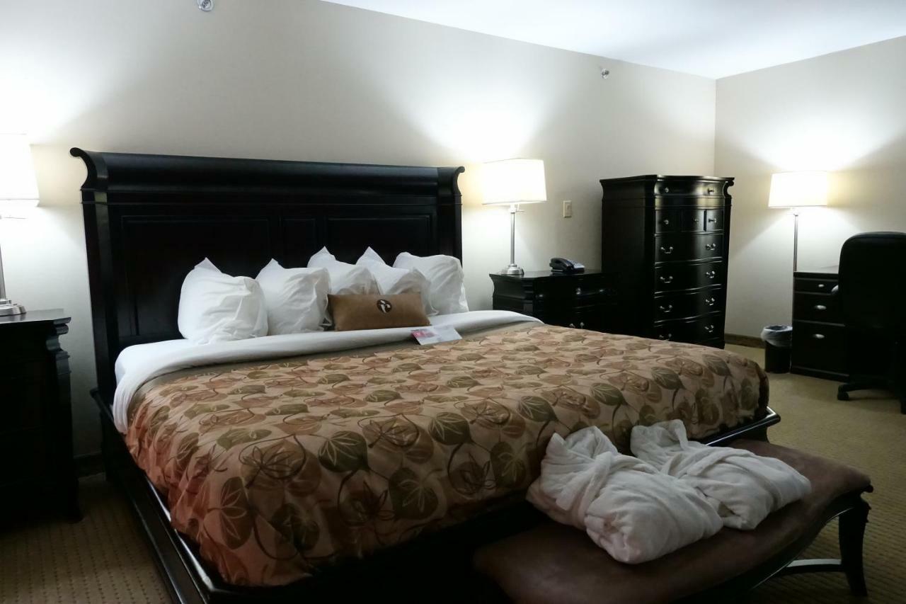 รามาดา บาย วินด์แฮม วีย์เบิร์น Hotel Weyburn ภายนอก รูปภาพ