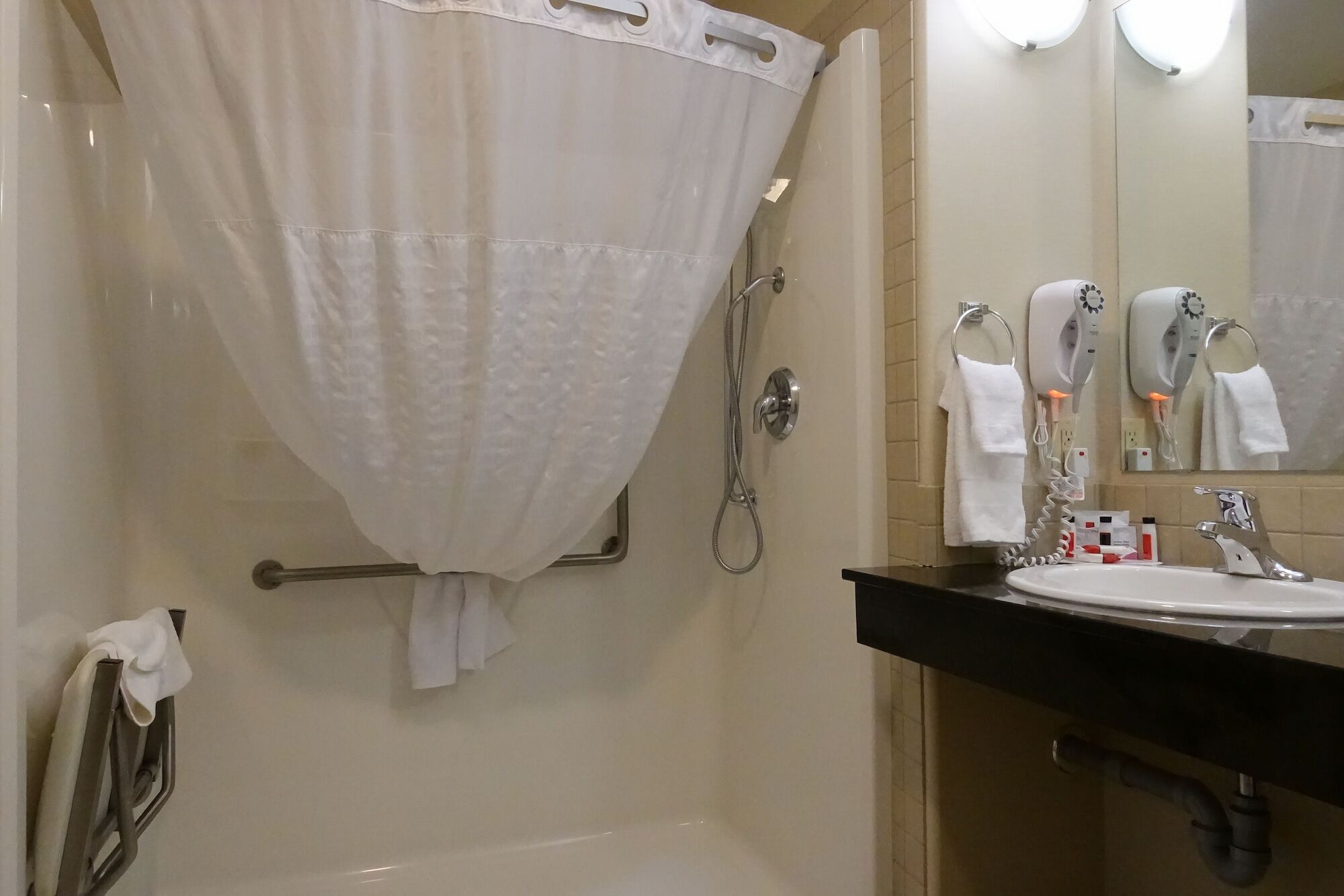 รามาดา บาย วินด์แฮม วีย์เบิร์น Hotel Weyburn ภายนอก รูปภาพ