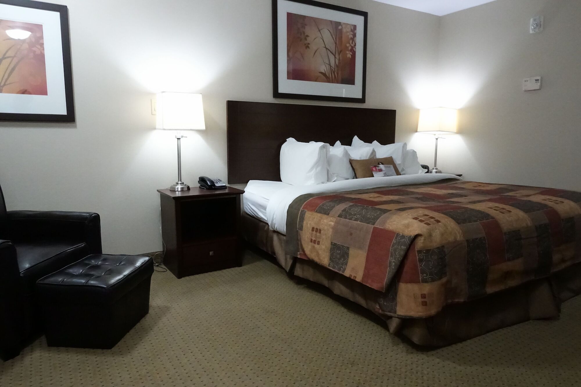 รามาดา บาย วินด์แฮม วีย์เบิร์น Hotel Weyburn ภายนอก รูปภาพ